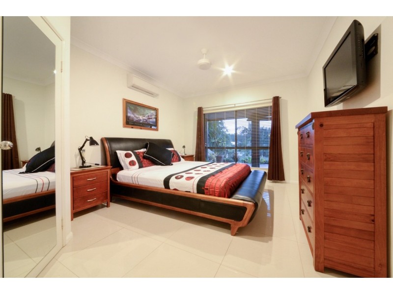 52 Valley Drive, Cannonvale QLD 4802