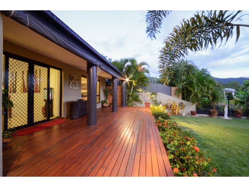 52 Valley Drive, Cannonvale QLD 4802