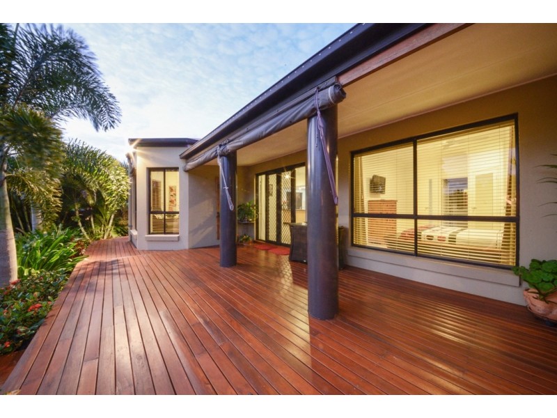 52 Valley Drive, Cannonvale QLD 4802