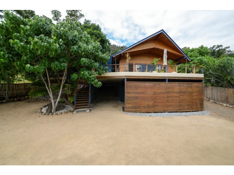 48 Eshelby Drive, Cannonvale QLD 4802