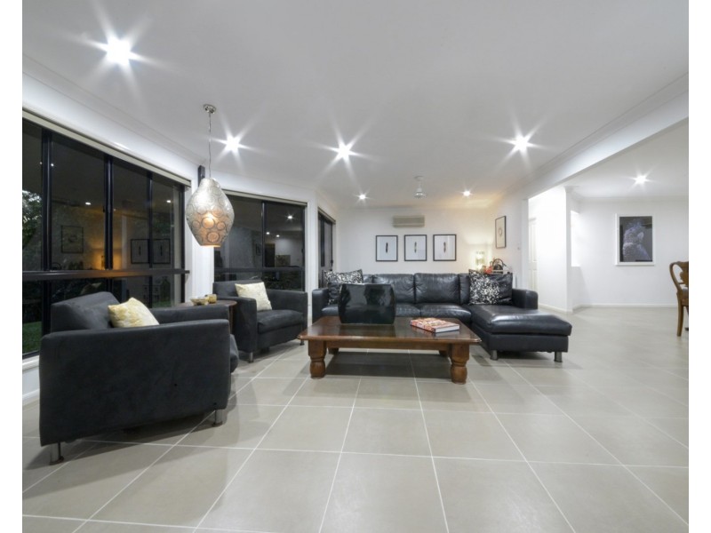 45 Kookaburra Drive, Cannonvale QLD 4802