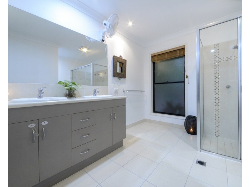 45 Kookaburra Drive, Cannonvale QLD 4802