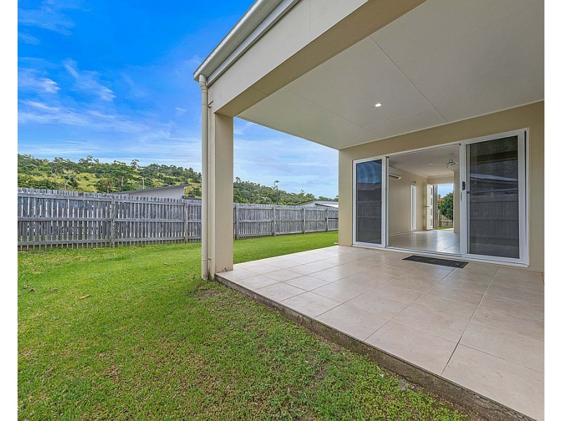 6a and 6b Leichardt Place, Cannonvale QLD 4802