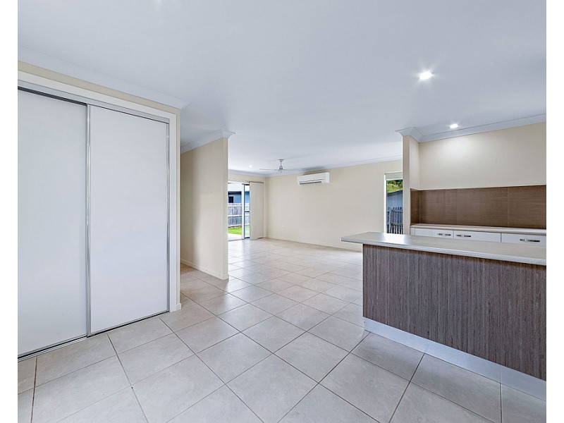 6a and 6b Leichardt Place, Cannonvale QLD 4802