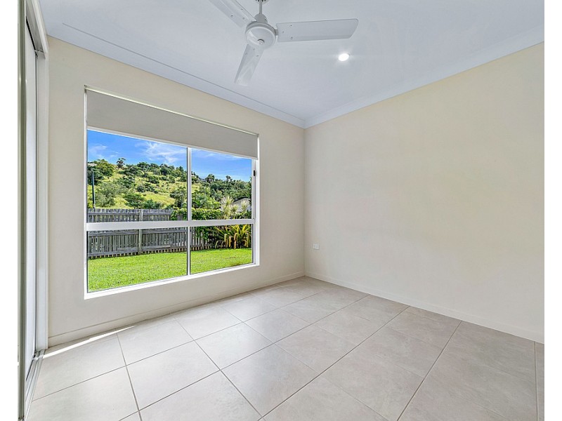 6a and 6b Leichardt Place, Cannonvale QLD 4802