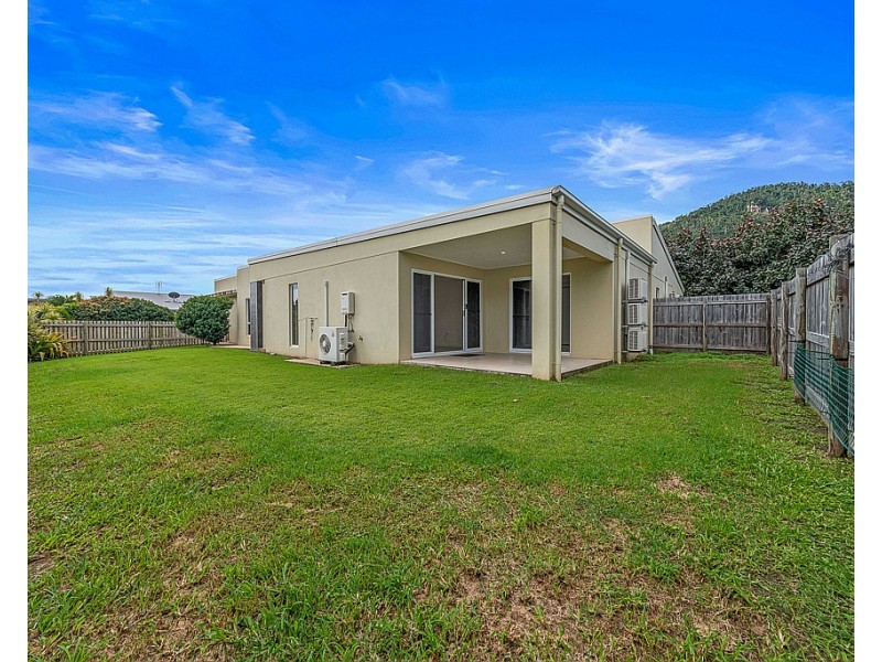 6a and 6b Leichardt Place, Cannonvale QLD 4802
