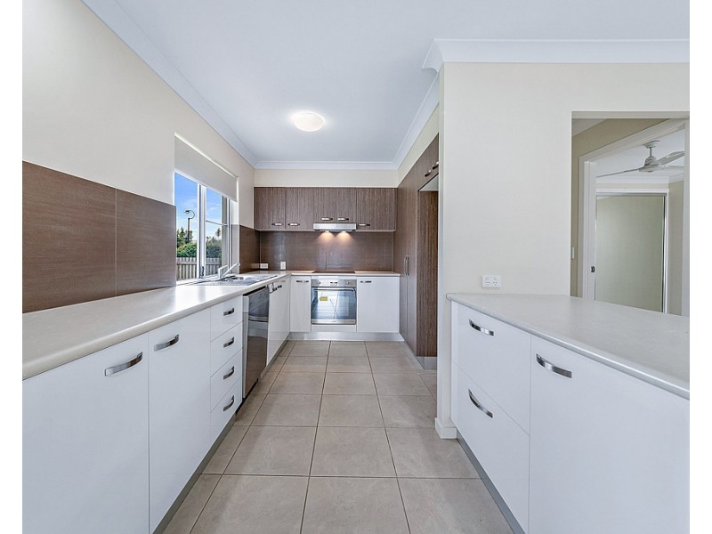 6a and 6b Leichardt Place, Cannonvale QLD 4802