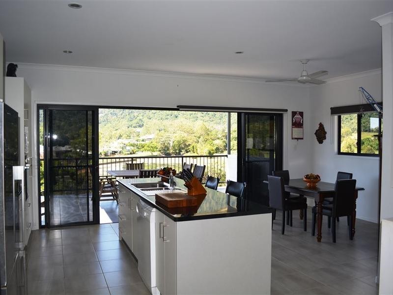 6 Parker Road, Cannonvale QLD 4802