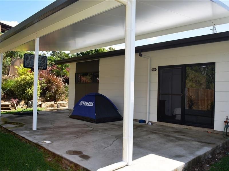 6 Parker Road, Cannonvale QLD 4802