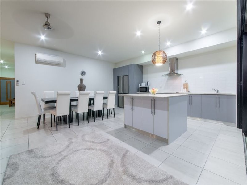 20 Whitehaven Crescent, Cannonvale QLD 4802