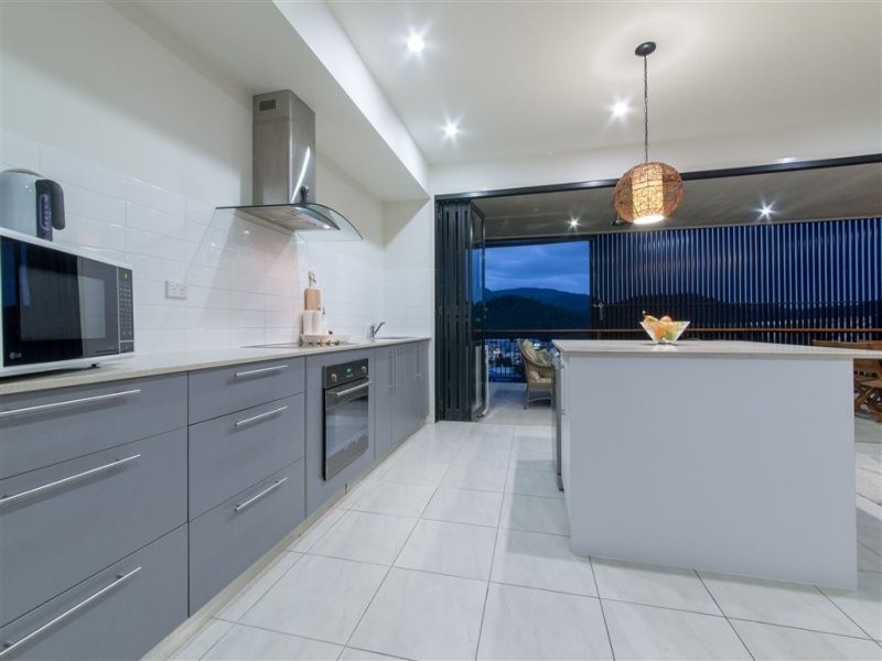 20 Whitehaven Crescent, Cannonvale QLD 4802