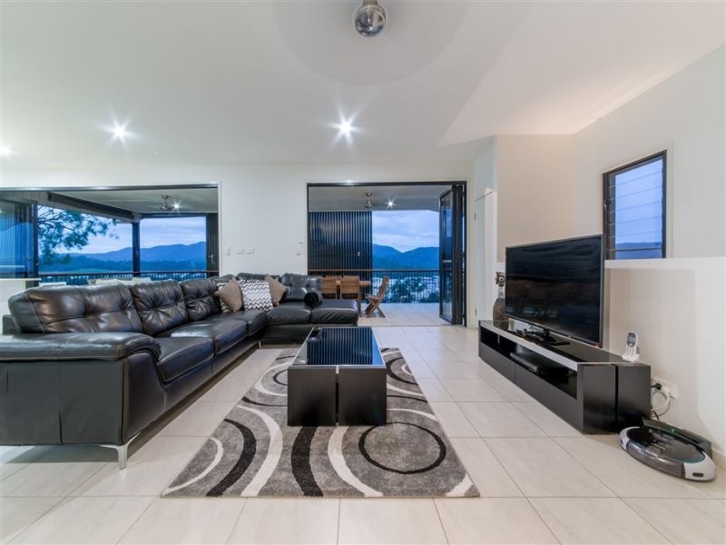 20 Whitehaven Crescent, Cannonvale QLD 4802