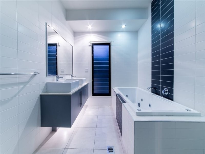 20 Whitehaven Crescent, Cannonvale QLD 4802