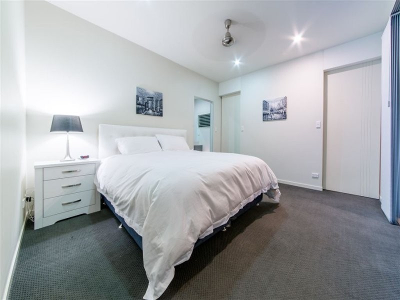 20 Whitehaven Crescent, Cannonvale QLD 4802