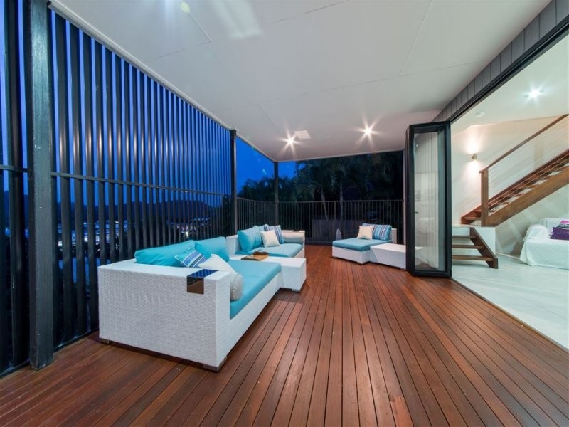 20 Whitehaven Crescent, Cannonvale QLD 4802