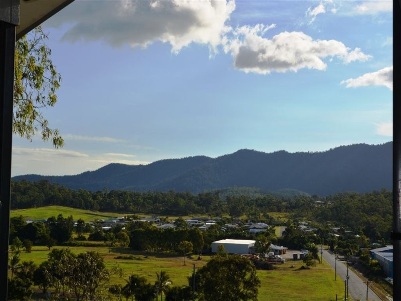 20 Whitehaven Crescent, Cannonvale QLD 4802