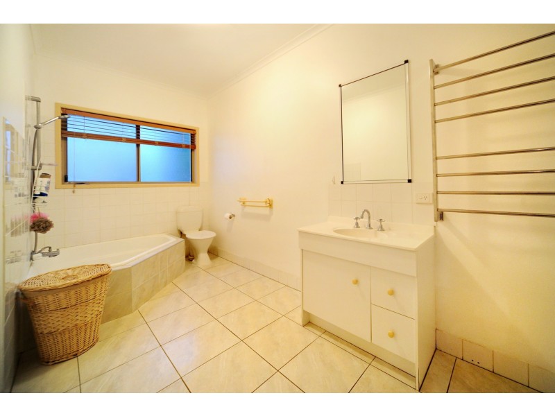 5 Woodwark Crescent, Cannonvale QLD 4802