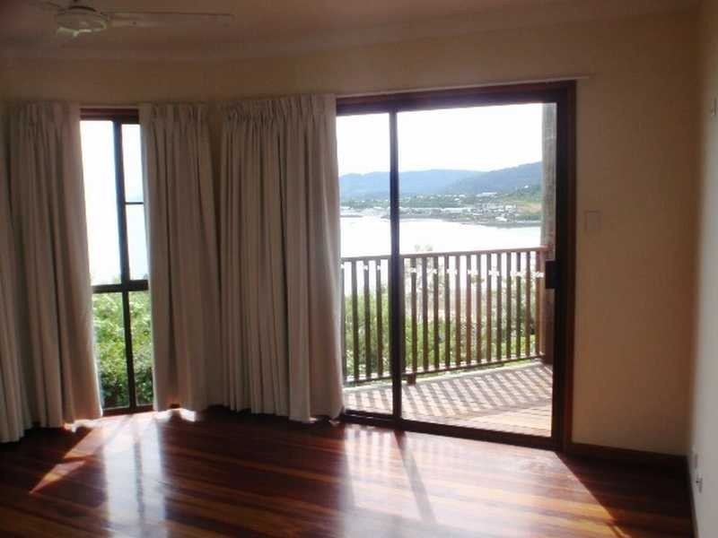 2 Stewart Drive, Cannonvale QLD 4802