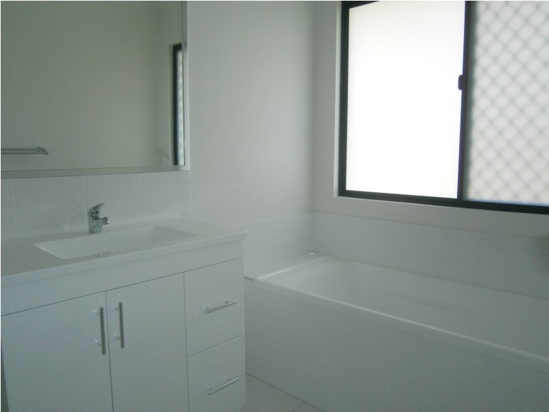 1 Keel Court, Cannonvale QLD 4802