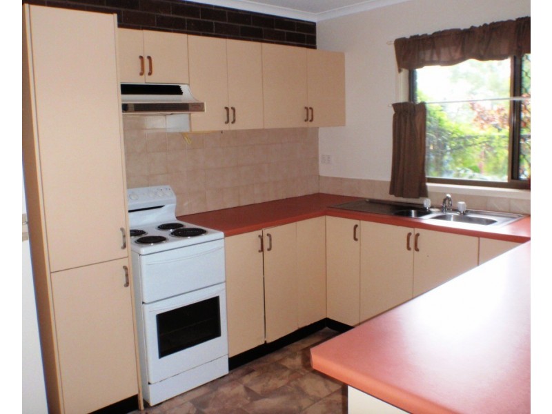 Unit 2/5 Barnes Place, Cannonvale QLD 4802