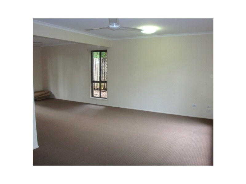 Unit 2/5 Barnes Place, Cannonvale QLD 4802