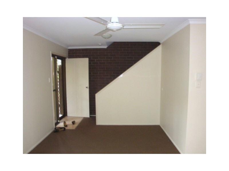 Unit 2/5 Barnes Place, Cannonvale QLD 4802