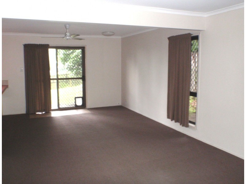 Unit 2/5 Barnes Place, Cannonvale QLD 4802