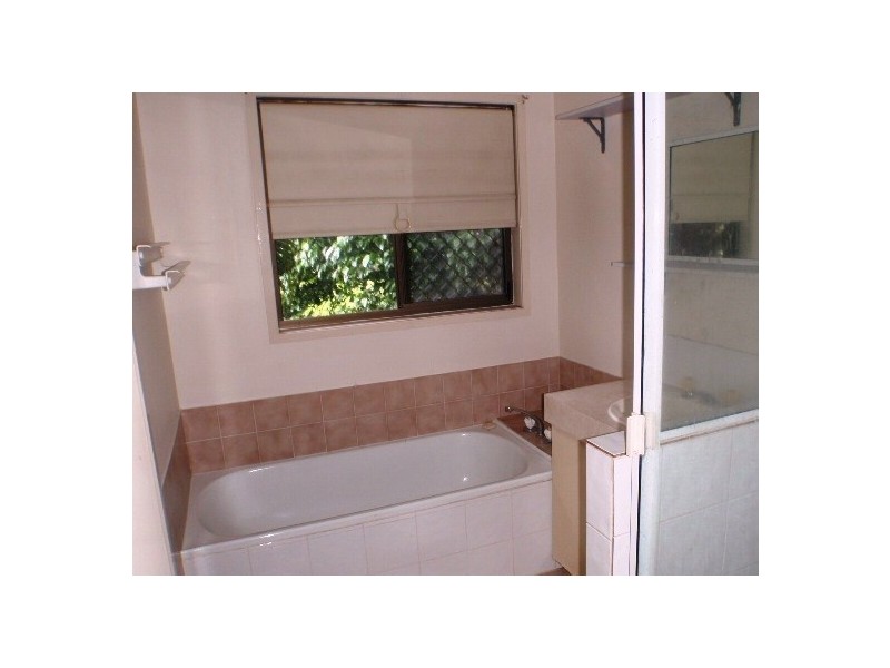 Unit 2/5 Barnes Place, Cannonvale QLD 4802