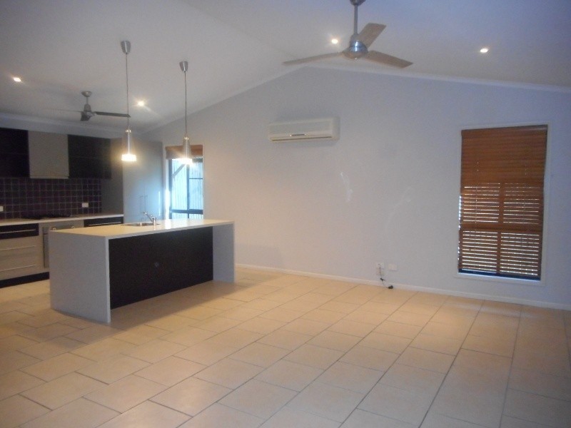 1/11 Deloraine Court, Cannonvale QLD 4802