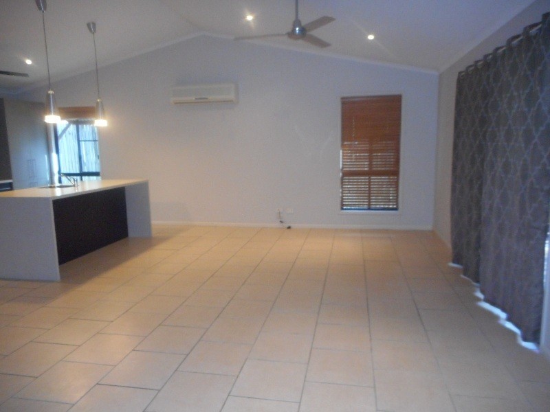 1/11 Deloraine Court, Cannonvale QLD 4802