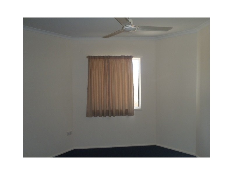 1/17 Macarthur Drive, Cannonvale QLD 4802