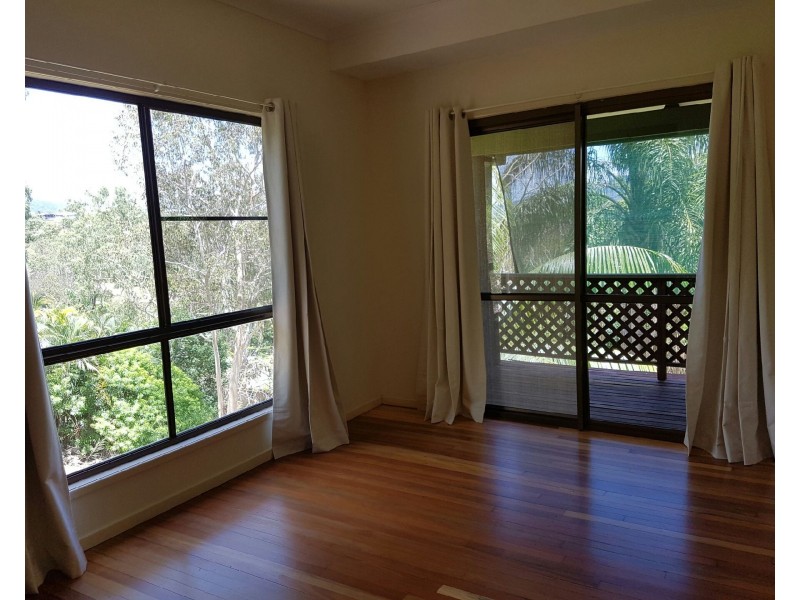 1/8 Warruga Street, Cannonvale QLD 4802