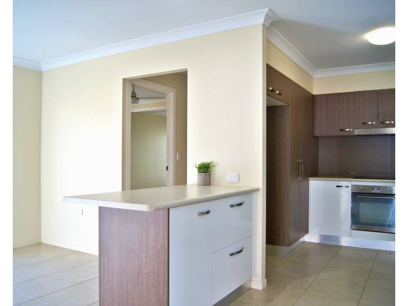 6B Leichardt Place, Cannonvale QLD 4802