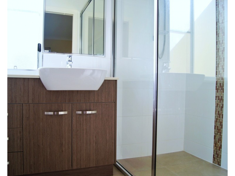 6B Leichardt Place, Cannonvale QLD 4802