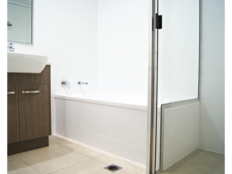 6B Leichardt Place, Cannonvale QLD 4802