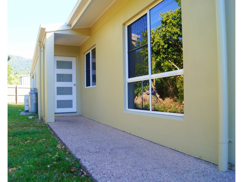 6B Leichardt Place, Cannonvale QLD 4802