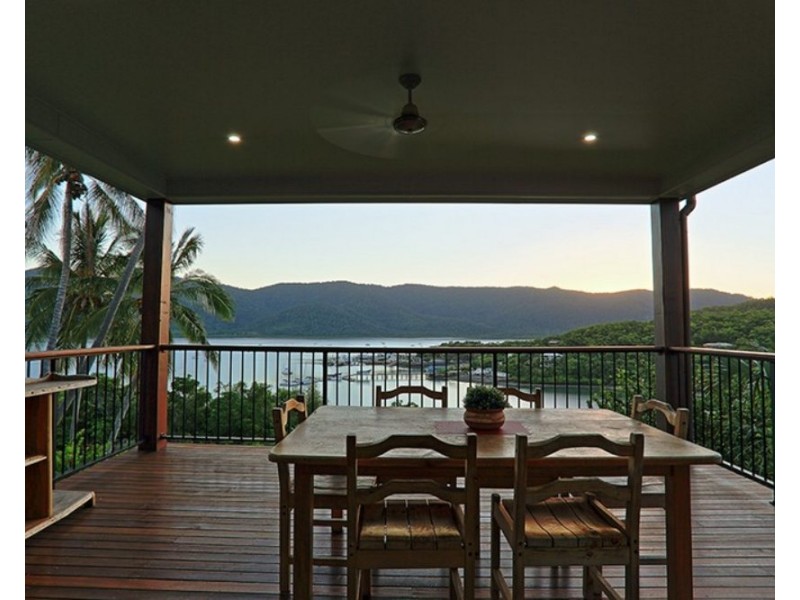 44 Harbour Avenue, Shute Harbour QLD 4802