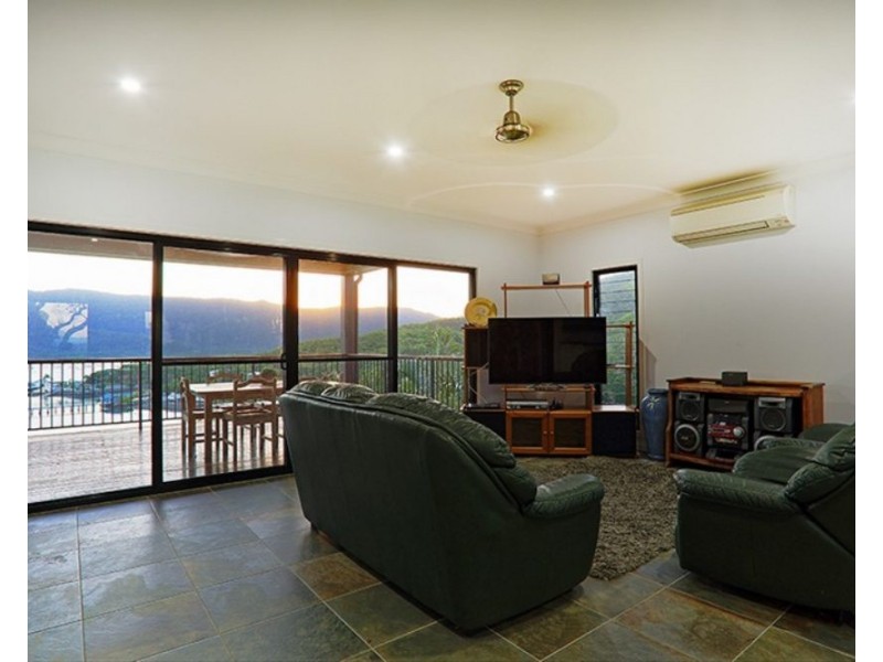 44 Harbour Avenue, Shute Harbour QLD 4802