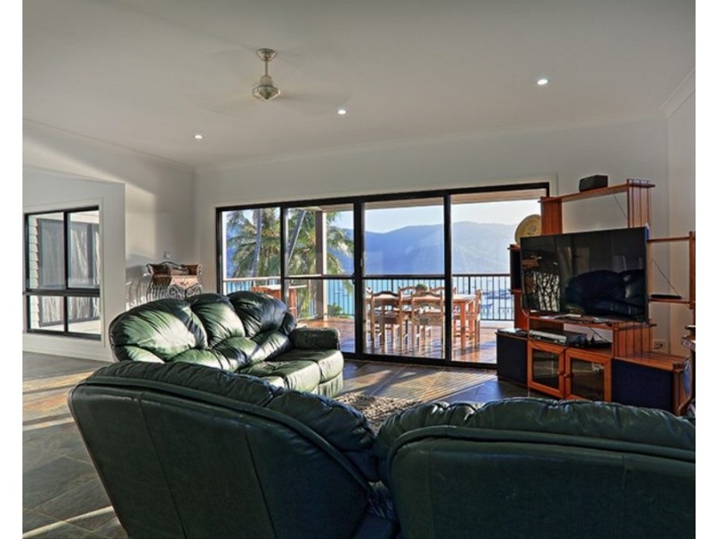 44 Harbour Avenue, Shute Harbour QLD 4802