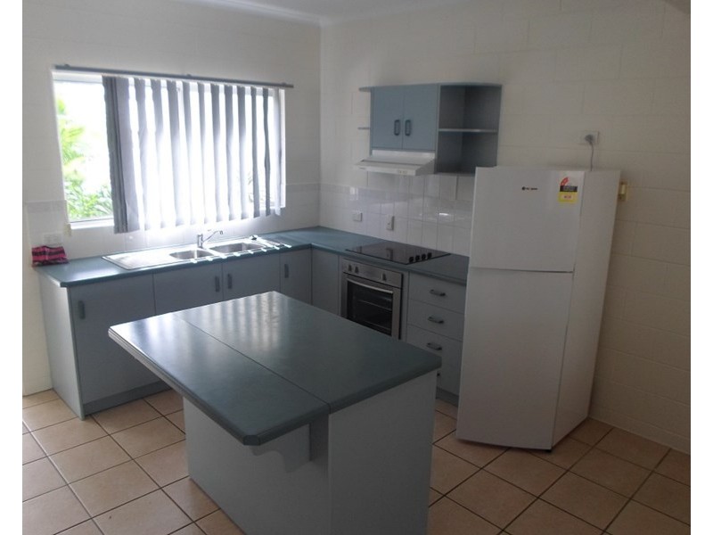 2/5 Eshelby Drive, Cannonvale QLD 4802