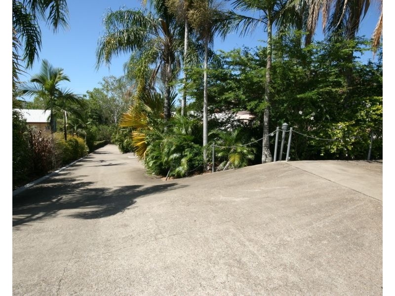 2/5 Eshelby Drive, Cannonvale QLD 4802