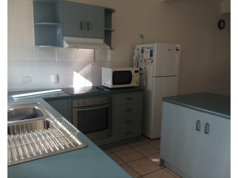 2/5 Eshelby Drive, Cannonvale QLD 4802