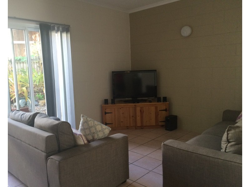 2/5 Eshelby Drive, Cannonvale QLD 4802