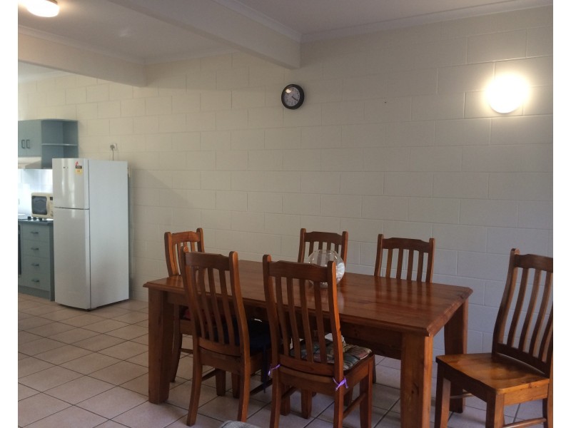 2/5 Eshelby Drive, Cannonvale QLD 4802