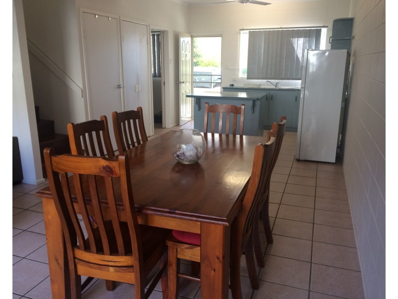 2/5 Eshelby Drive, Cannonvale QLD 4802