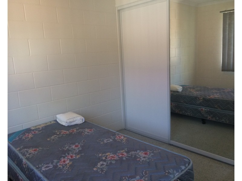 2/5 Eshelby Drive, Cannonvale QLD 4802