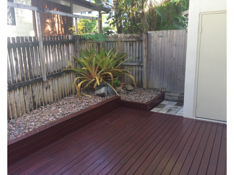 2/5 Eshelby Drive, Cannonvale QLD 4802