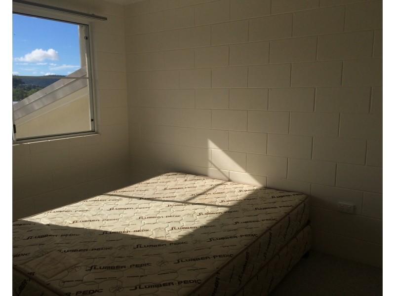 2/5 Eshelby Drive, Cannonvale QLD 4802