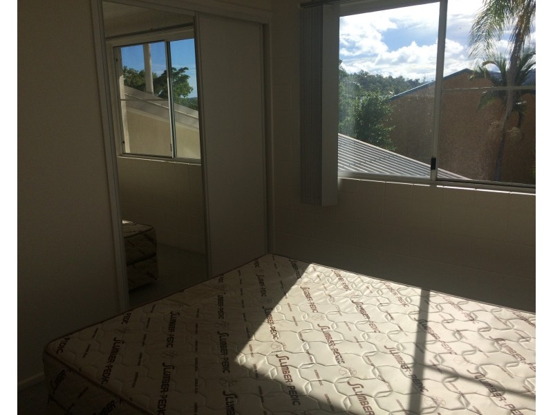 2/5 Eshelby Drive, Cannonvale QLD 4802