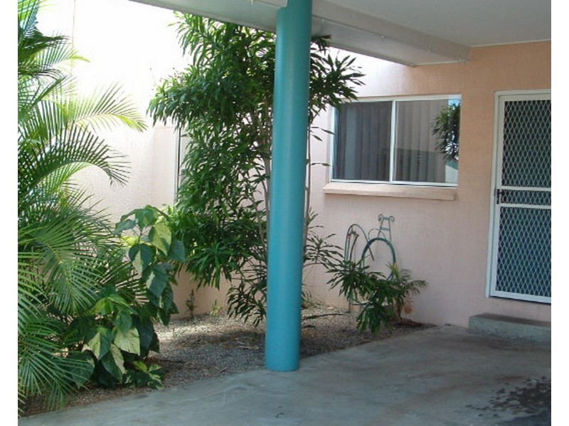 2/5 Eshelby Drive, Cannonvale QLD 4802